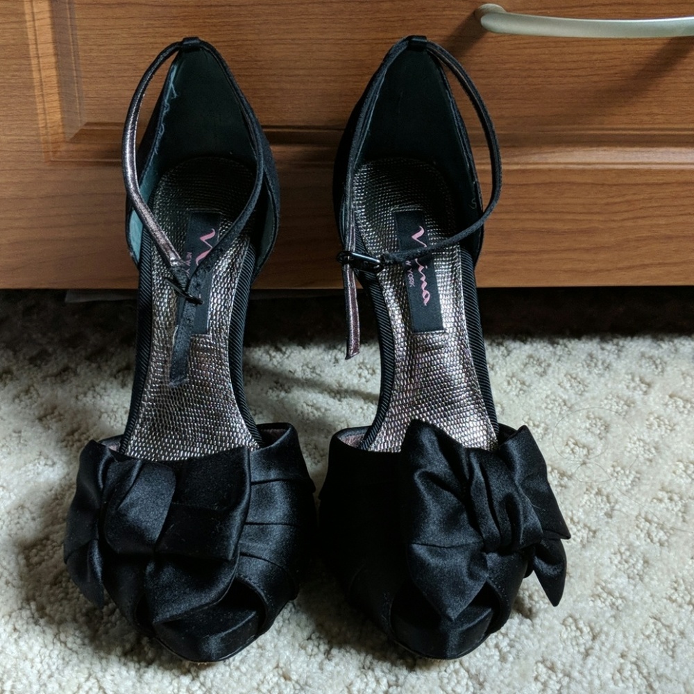NINA New York Satin Pumps